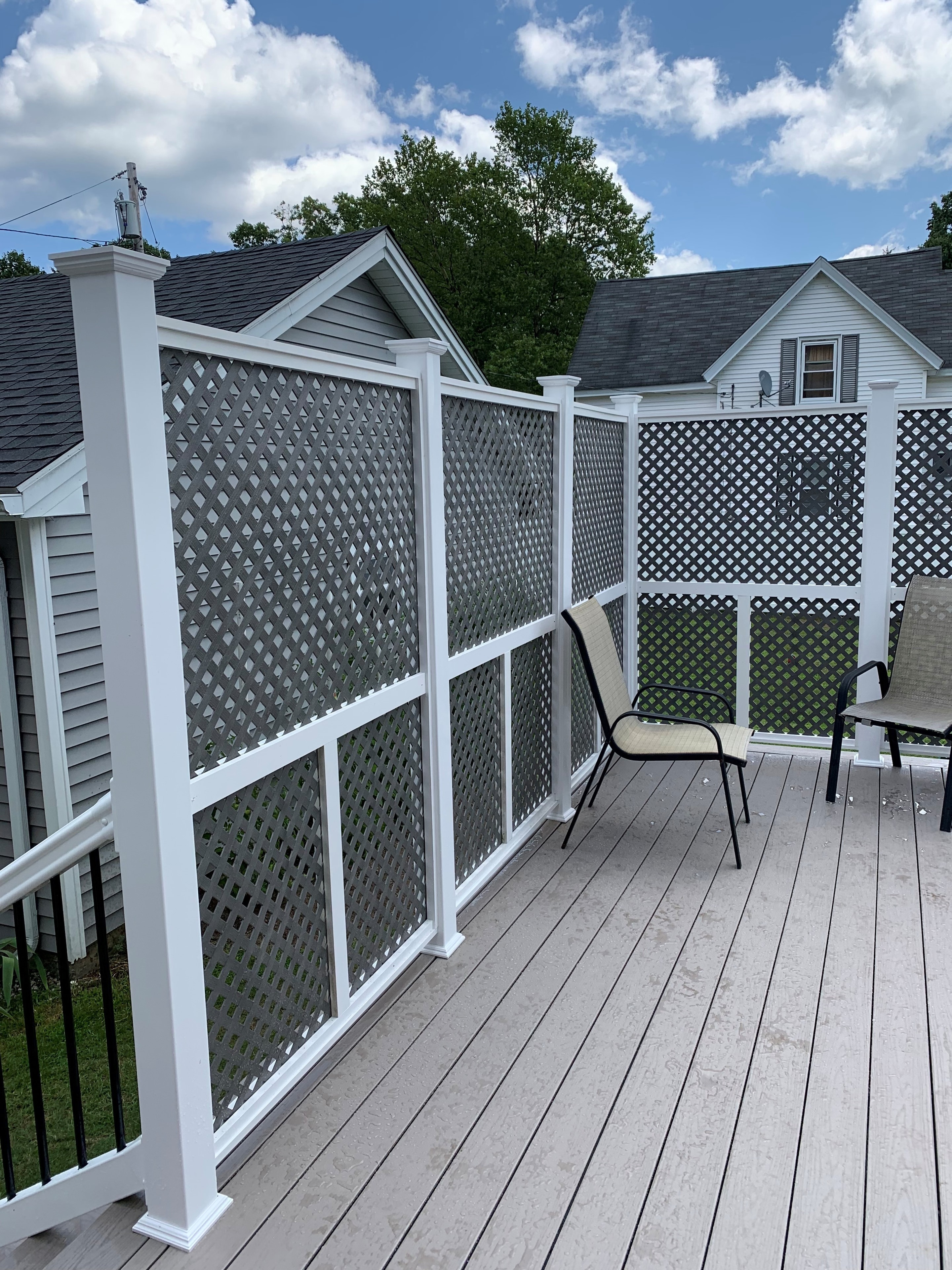 Deck with white lattice privacy wall panels